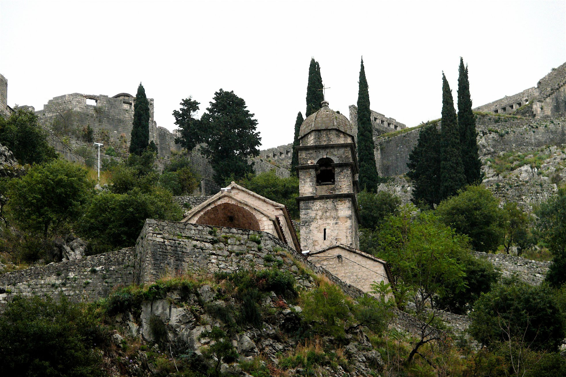 Крепость в Котор, Черногория – фотографии Черногории