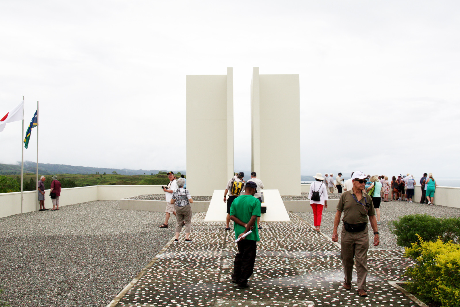 Монумент в честь погибших во Второй мировой войне. Фото 1 – фотографии Соломоновых Островов