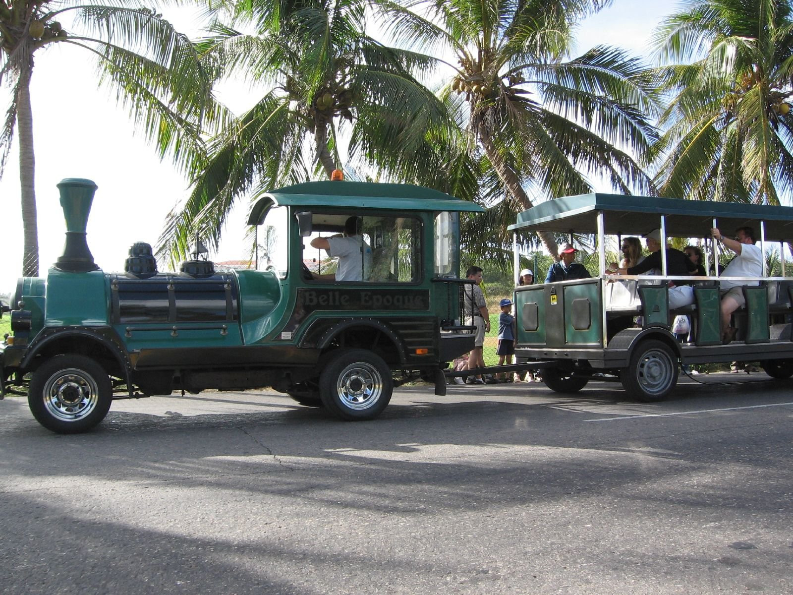 Развлечение туристов в Варадеро, Куба. Фото 1 – фотографии Кубы