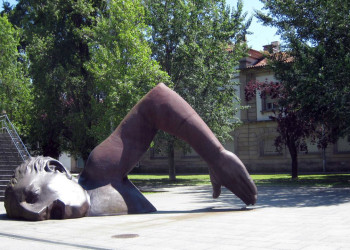 Скульптура в городе Виго (Vigo), Испания – фотографии Испании