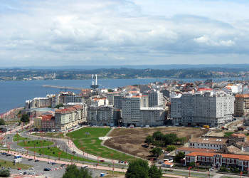 Панорамный вид города Ла-Корунья (La Coruña), Испания – фотографии Испании