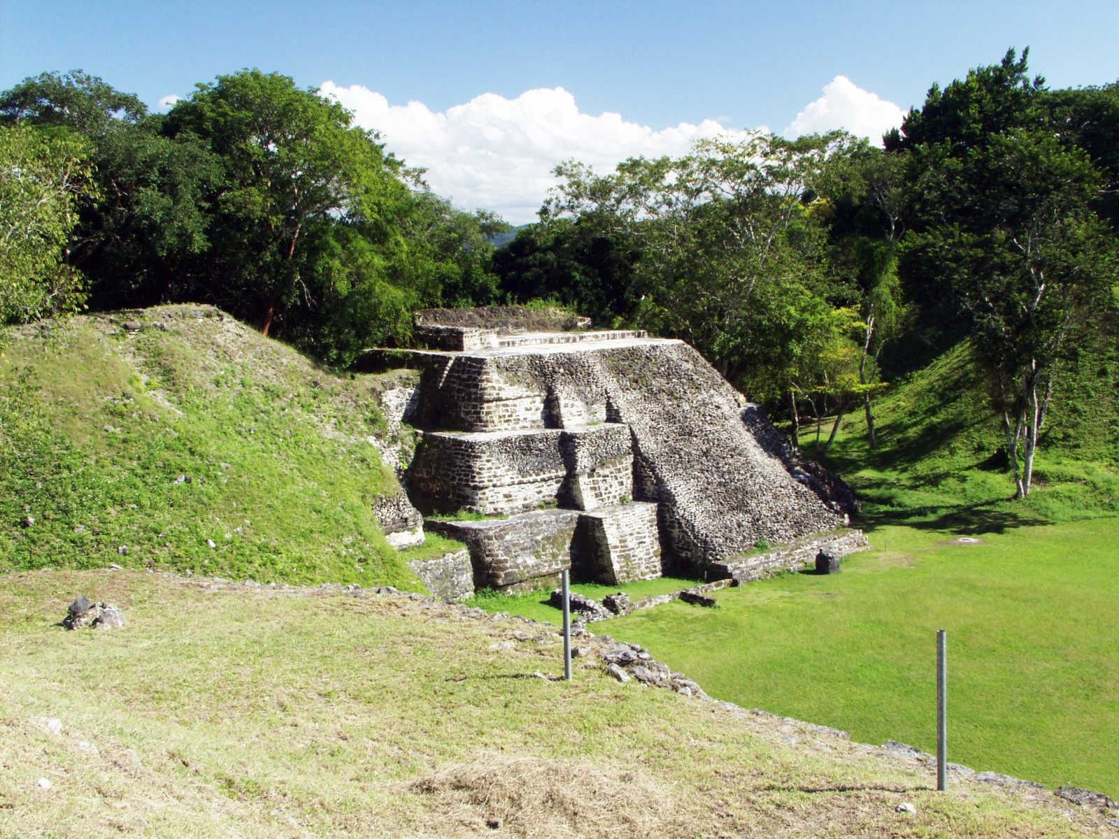 Пирамида в археологическом комплексе Шунантунич – фотографии Белиза