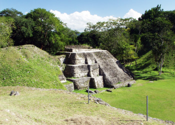 Пирамида в археологическом комплексе Шунантунич – фотографии Белиза
