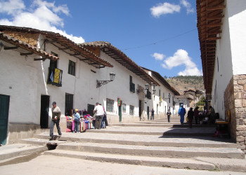 Ступенчатая улица в Кахамарке – фотографии Перу