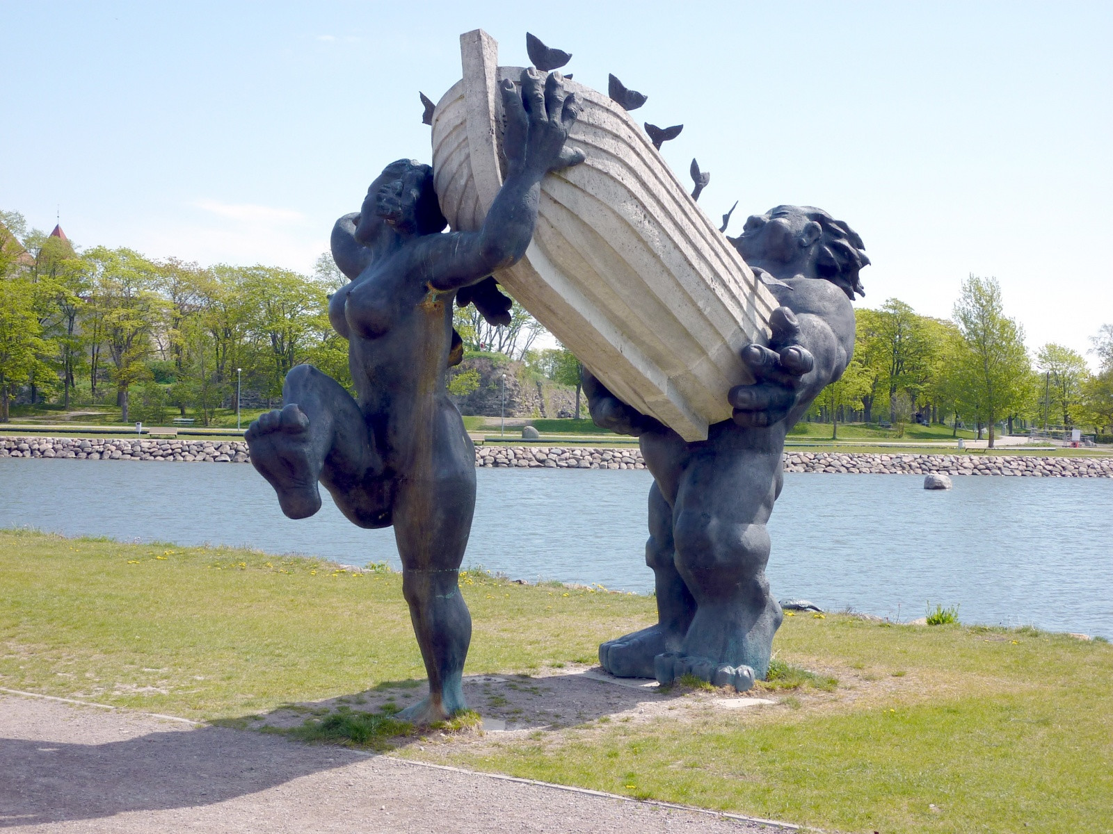 Скульптуры в городе Курессааре – фотографии Эстонии