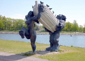 Скульптуры в городе Курессааре – фотографии Эстонии