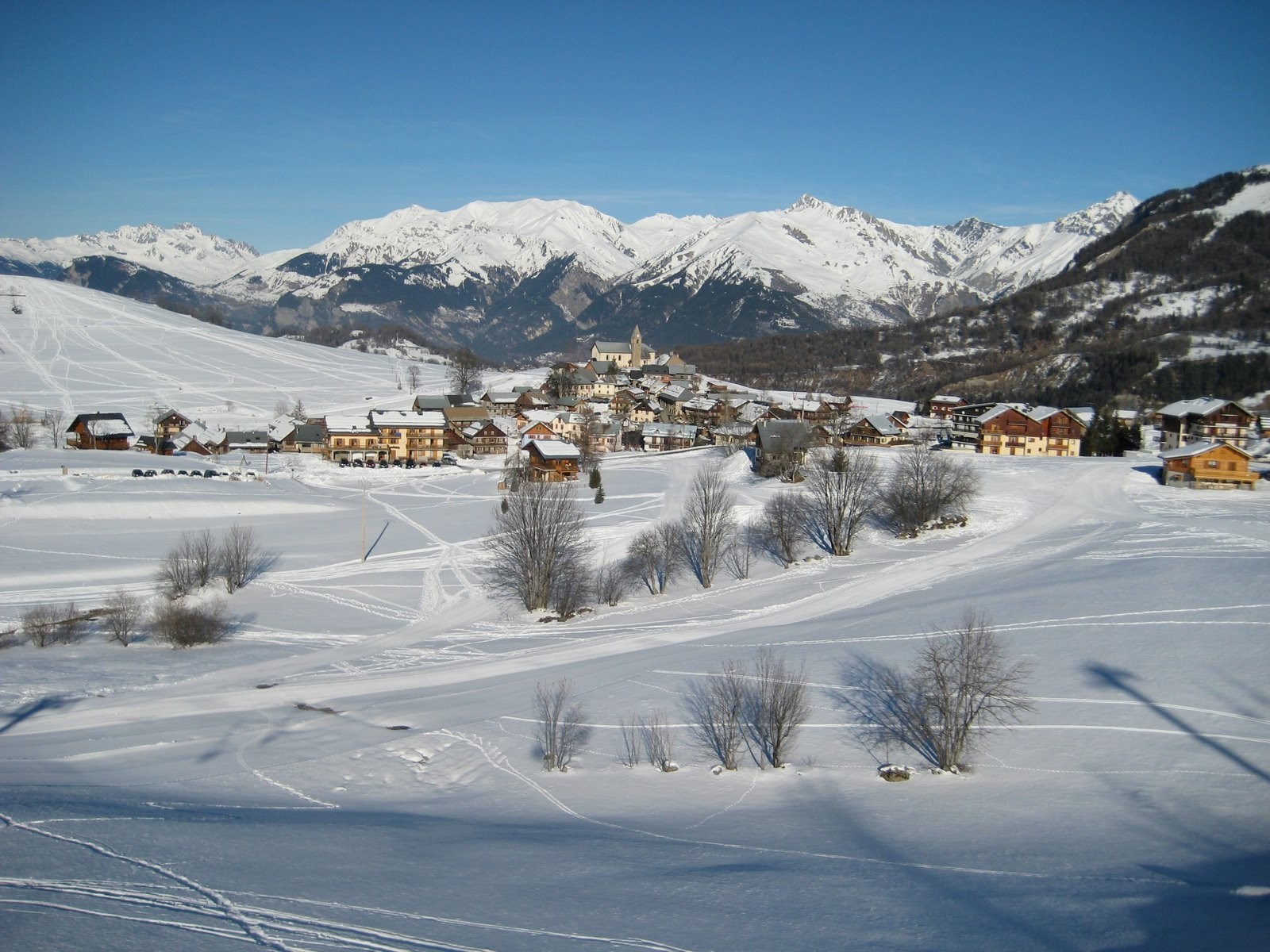 Деревня в Ле-Албиезе, Франция. Фото 2 – фотографии Франции