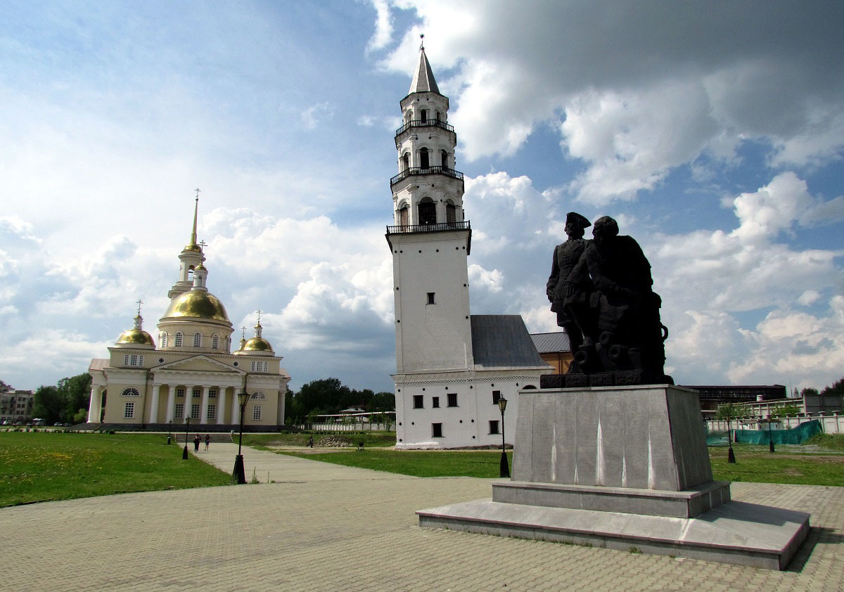 Невьянская башня в городке Невьянск – фотографии России