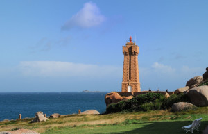 Маяк в Плуманаке, Франция – фотографии Франции