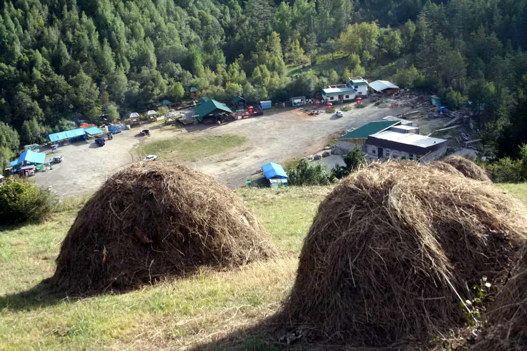 Поляна Нарзанов на Эльбрусе. Россия – фотографии России