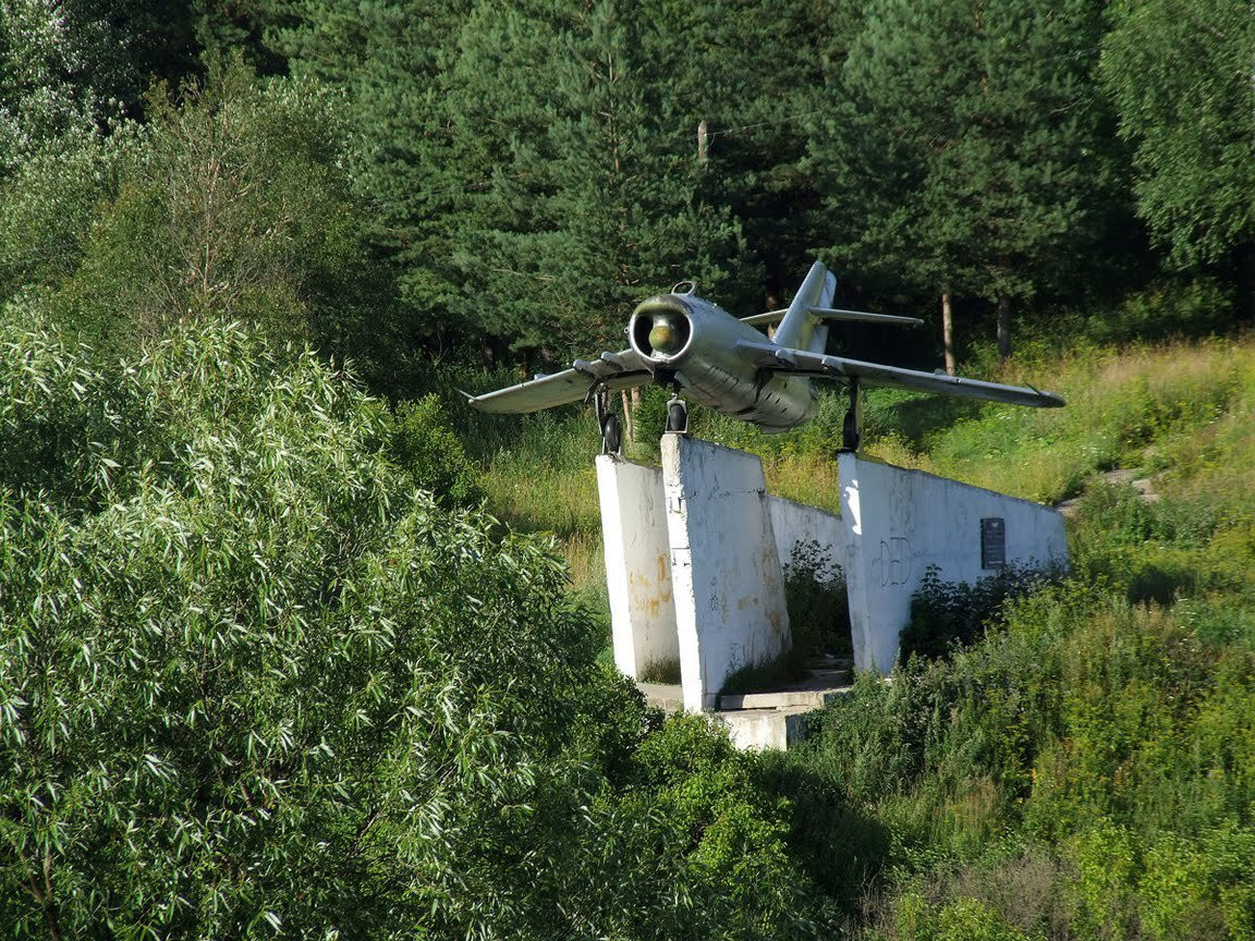 Памятник в Пушкинские Горы, Россия. Фото 11 – фотографии России