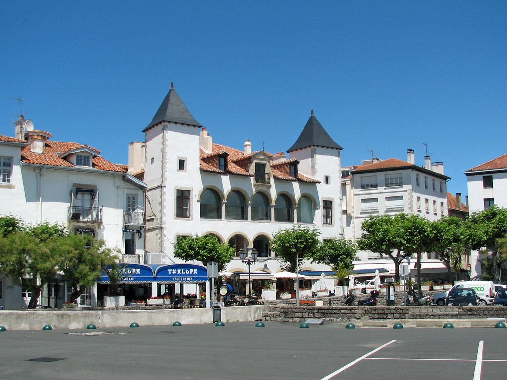 Дома в Сен-Жан-де-Люз, Франция. Фото 1 – фотографии Франции