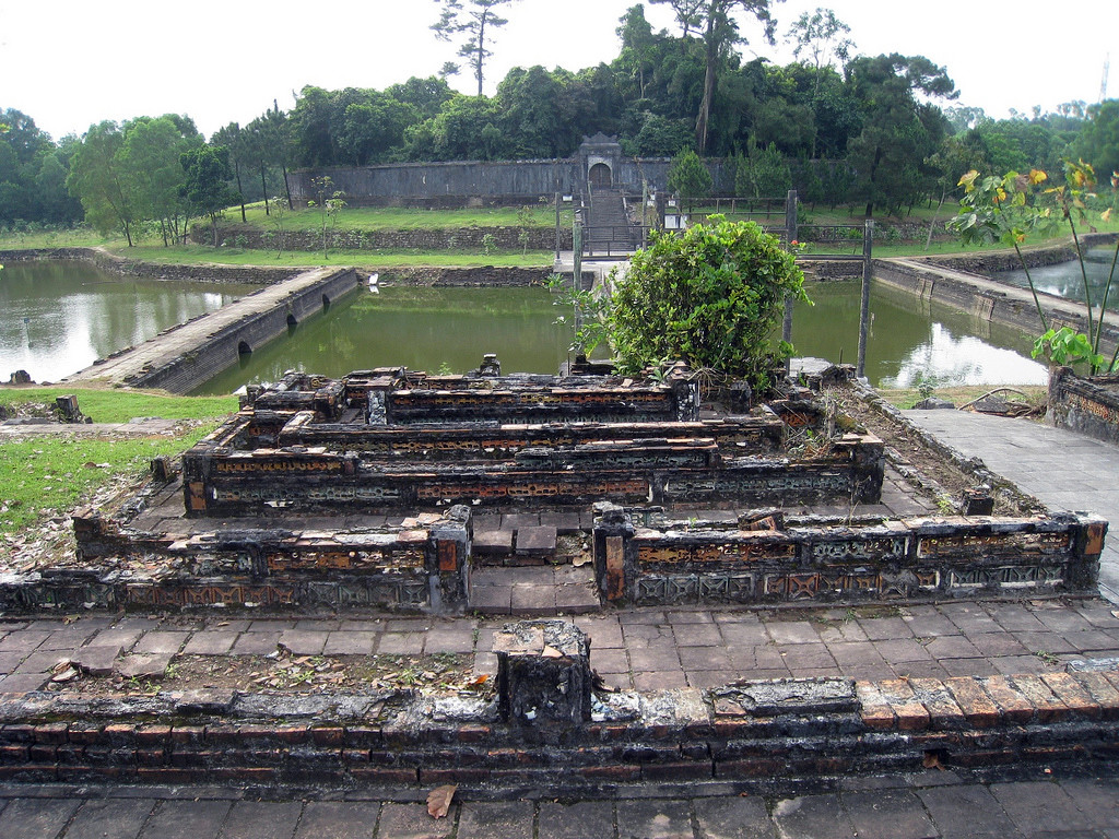 Гробница Тхиеу Чи в окрестностях Хюэ – фотографии Вьетнама