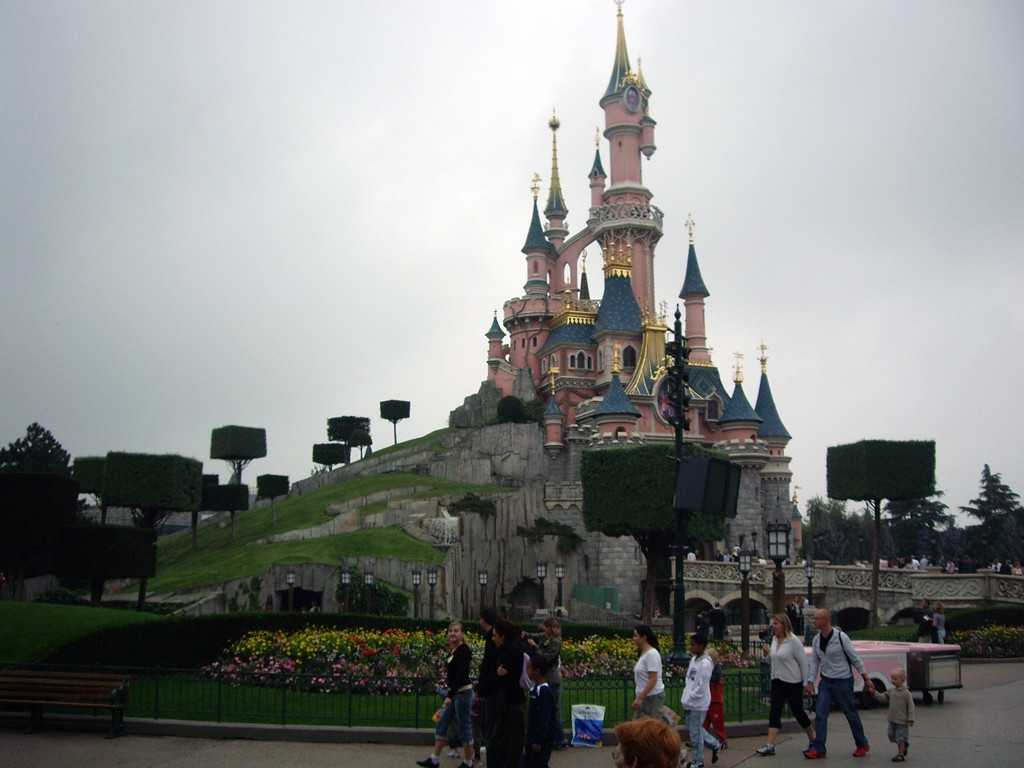 Люди в Диснейленде, Франция. Фото 12 – фотографии Франции