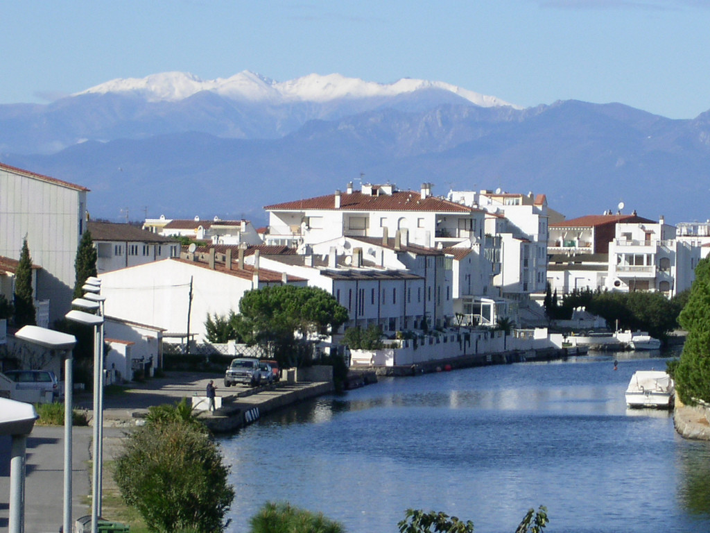 Каналы в испанском городке Эмпуриабрава. Фото 1 – фотографии Испании