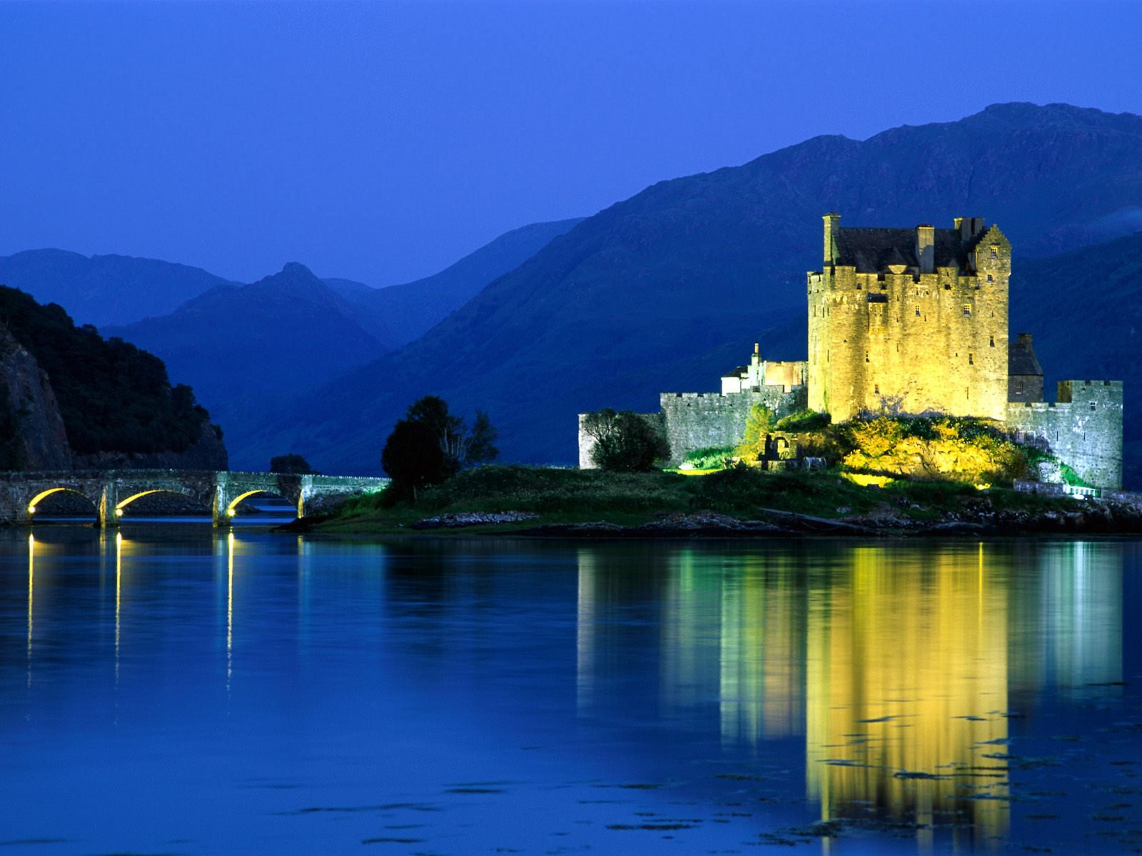 Eilean Donan Castle, Loch Duich, Scotland – фотографии Великобритании