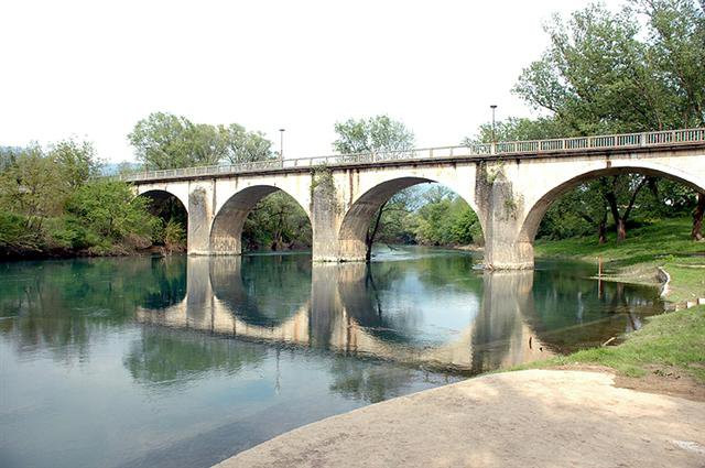 Мост в Даниловграде, Черногория – фотографии Черногории