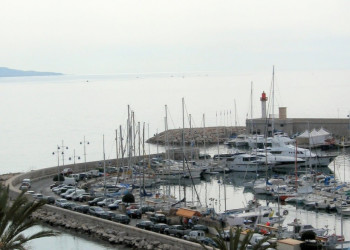 Порт в Ментоне, Франция – фотографии Франции