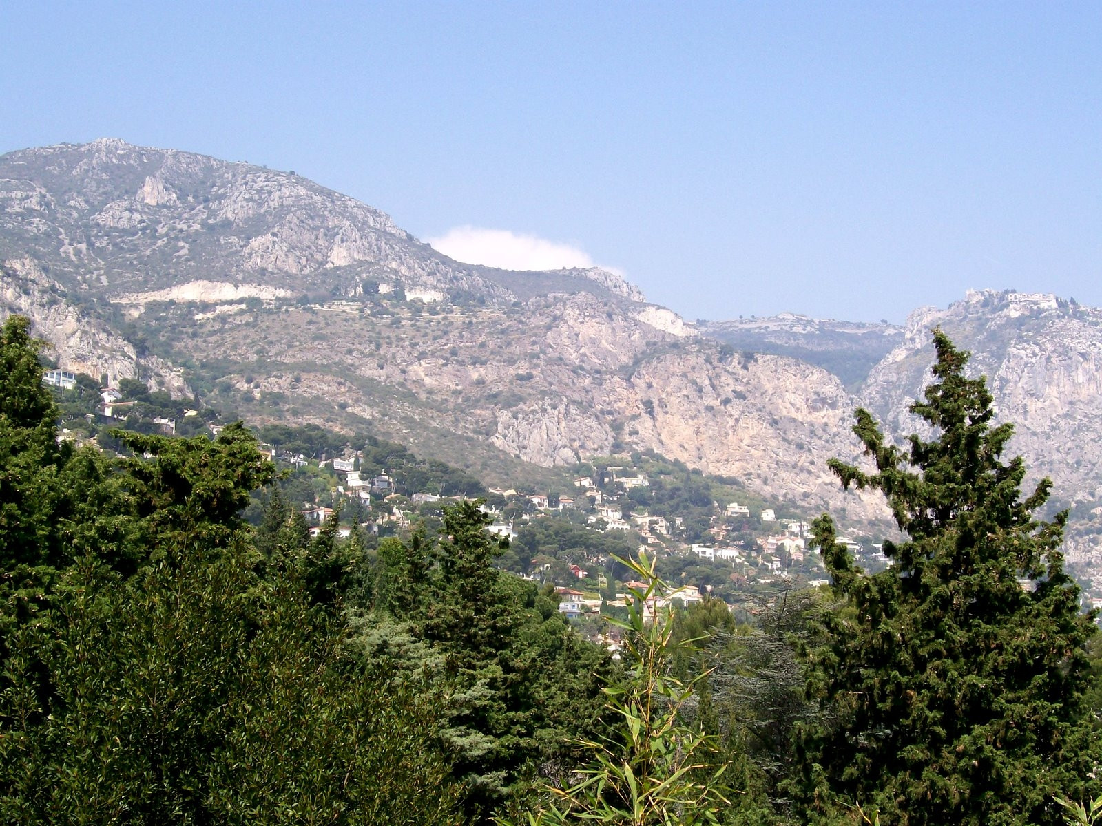 Горы в Эз, Франция – фотографии Франции