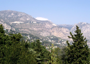 Горы в Эз, Франция – фотографии Франции