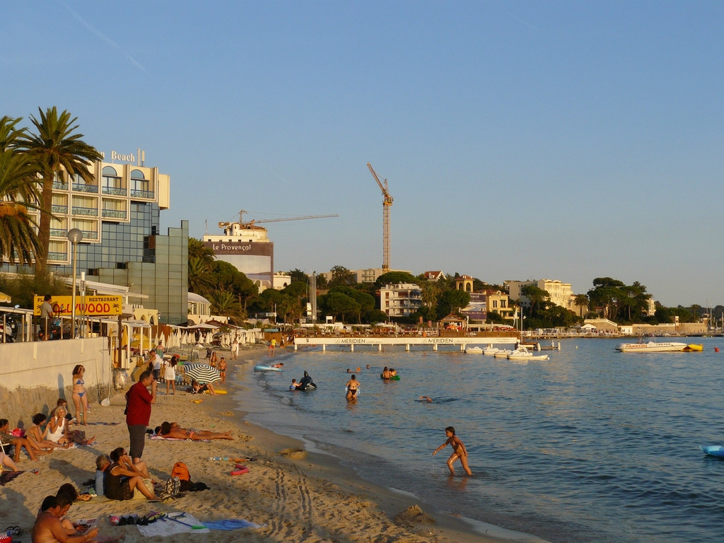 Пляж в Жуан-ле-Пен, Франция. Фото 8 – фотографии Франции