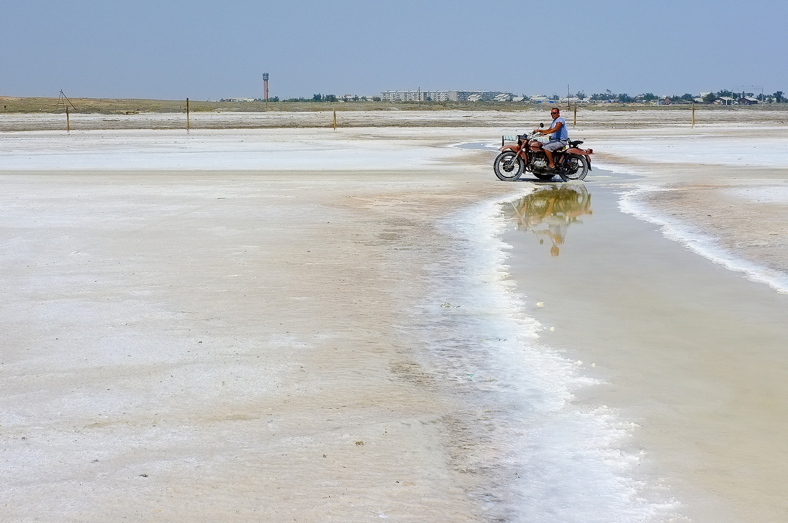 Отдыхащие на озере Баскунчак в Астраханской области – фотографии России