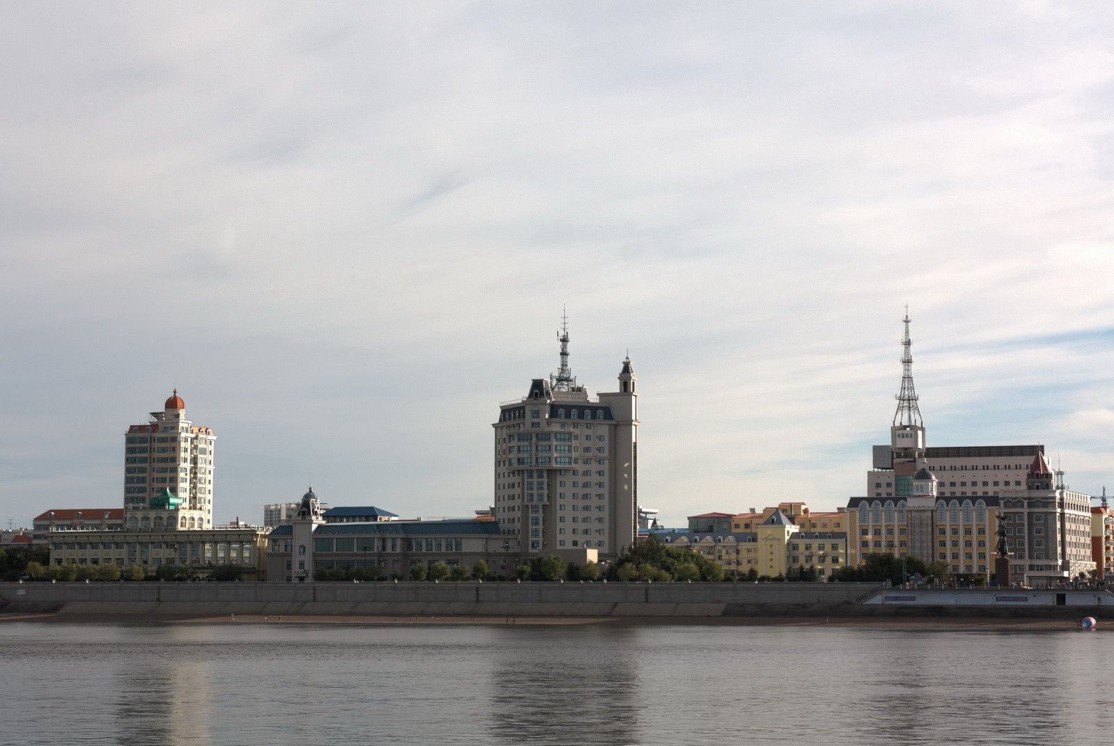 Вид из Благовещенска на китайский берег города Хэйхэ – фотографии России