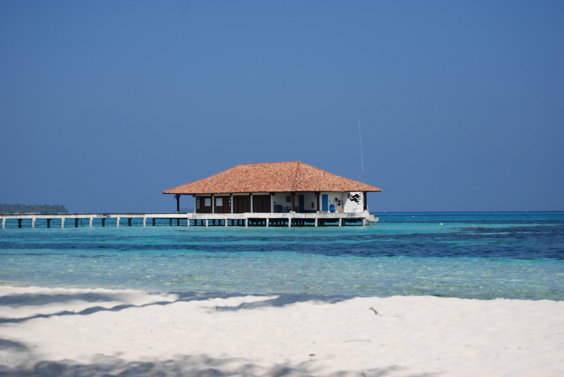 Понтон с беседкой в Гаафу Даалу Атолл, Мальдивы – фотографии Мальдивских островов