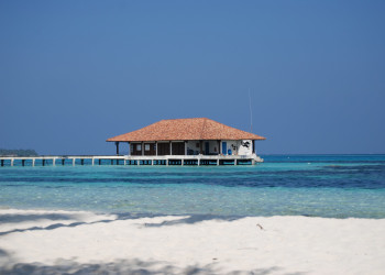 Понтон с беседкой в Гаафу Даалу Атолл, Мальдивы – фотографии Мальдивских островов