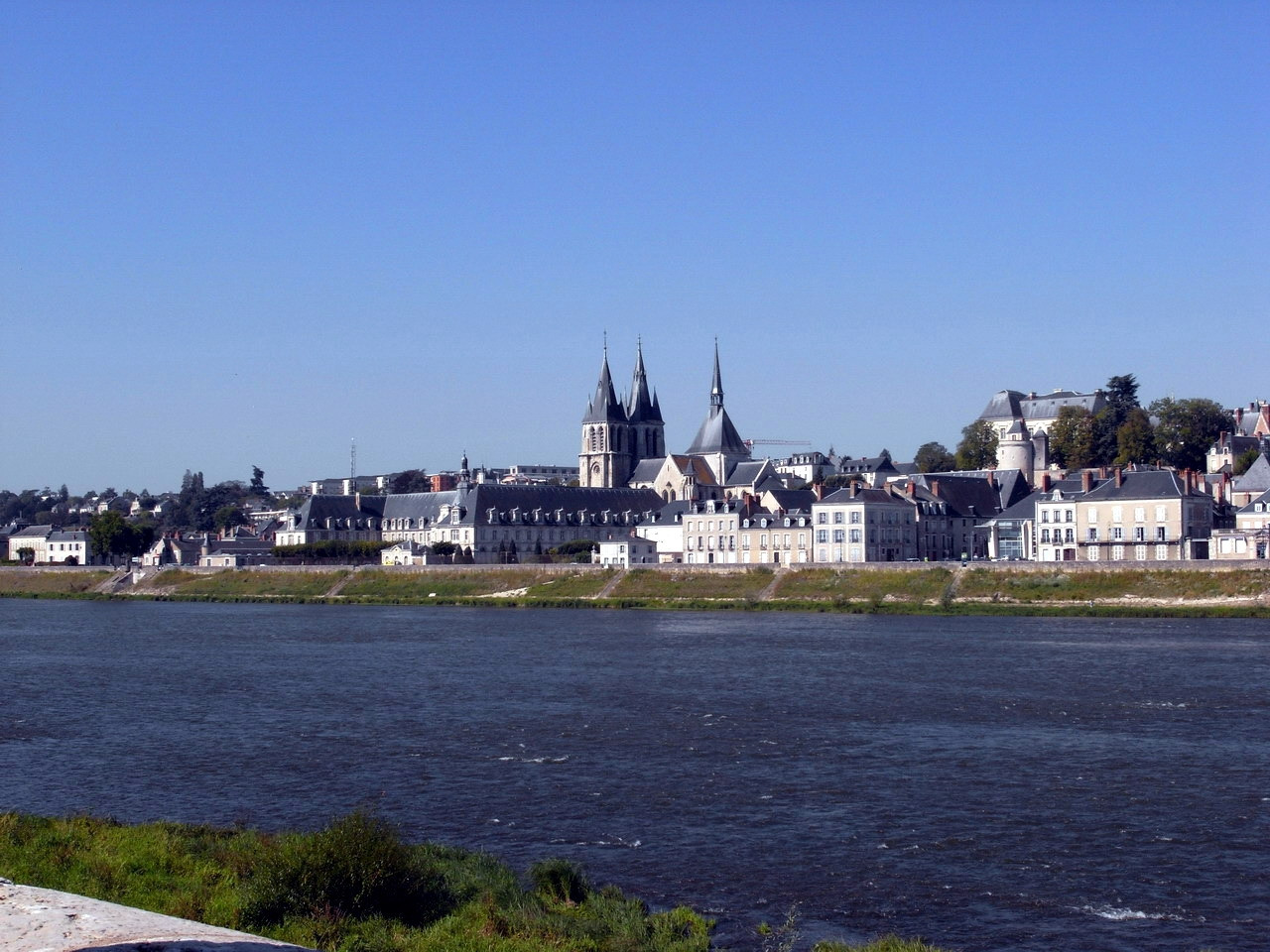 Река в Блуа, Франция. Фото 1 – фотографии Франции