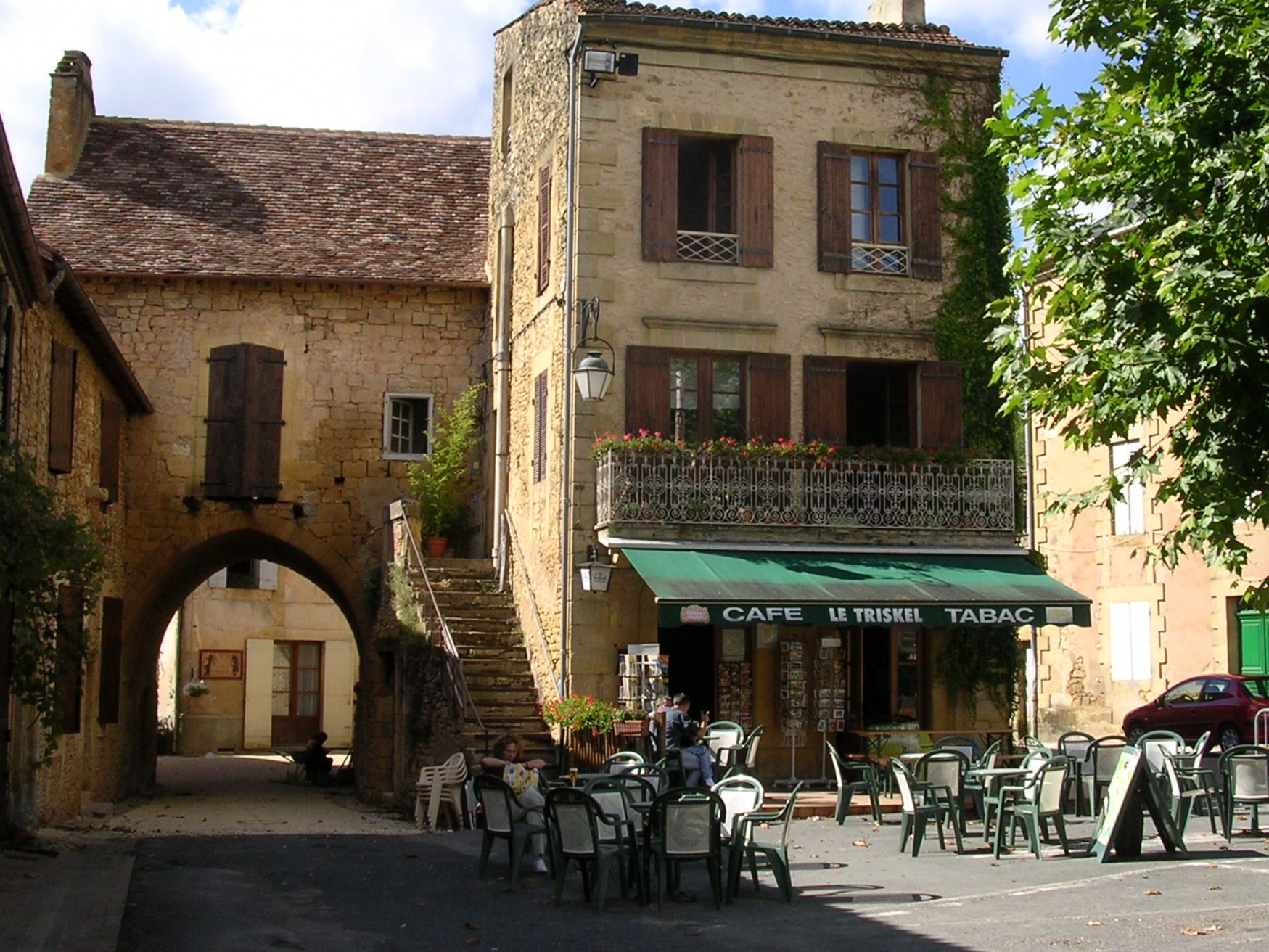 Кафе в Бельве, Франция – фотографии Франции