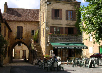 Кафе в Бельве, Франция – фотографии Франции