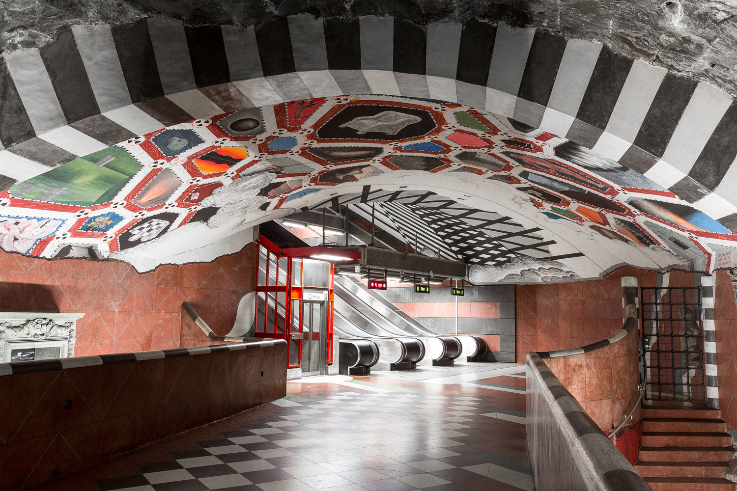 Загадочные пещеры подземки шведской столицы в Стокгольме – фотографии Швеции