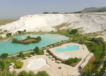 Белые склоны Памуккале (Pamukkale), Турция – фотографии Турции