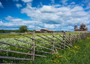В 1945 году Кижи получил статус заповедника, а в 60е годы на его территории был основан музей – фотографии России