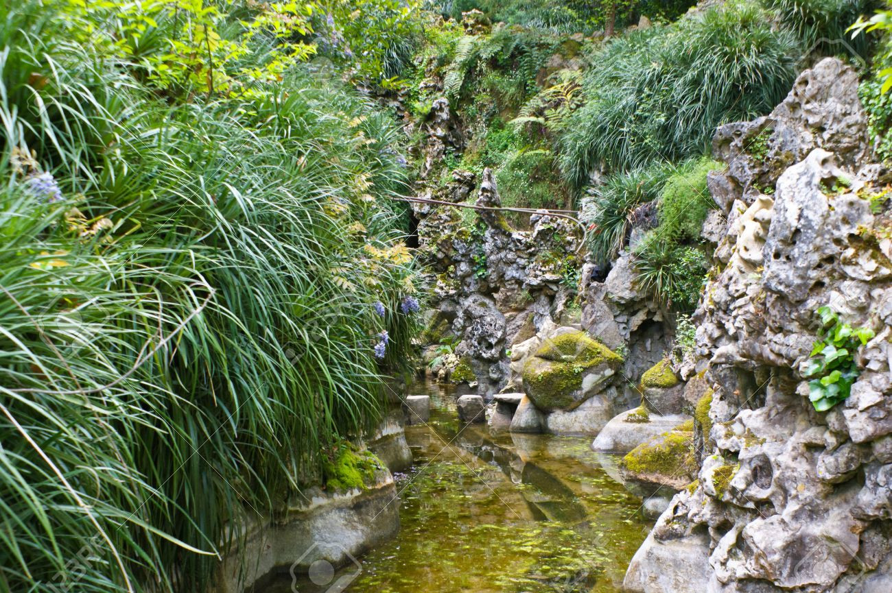 Одна из самых захватывающих частей усадьбы Кинта да Регалейра находится под землей – пара колодцев – фотографии Португалии