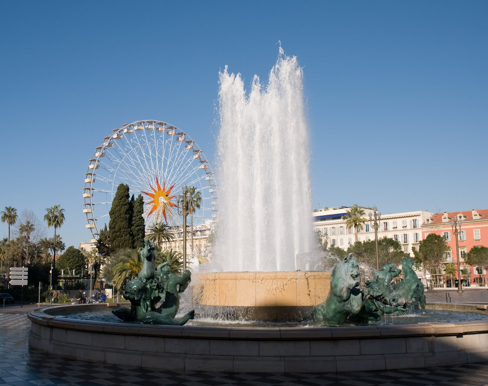 Фонтан в Ницце, Франция – фотографии Франции
