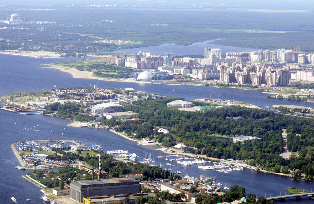 Вид на остров Крестовский – фотографии России