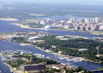 Вид на остров Крестовский – фотографии России