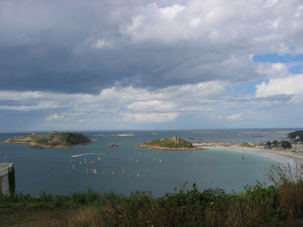 Берега в Требердене, Франция – фотографии Франции