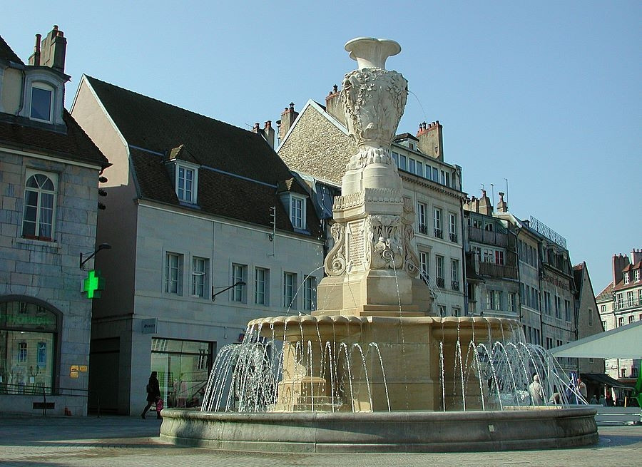 Фонтан в Безансоне, Франция – фотографии Франции