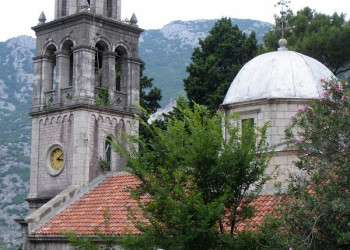 Кладбище в Рисан, Черногория – фотографии Черногории