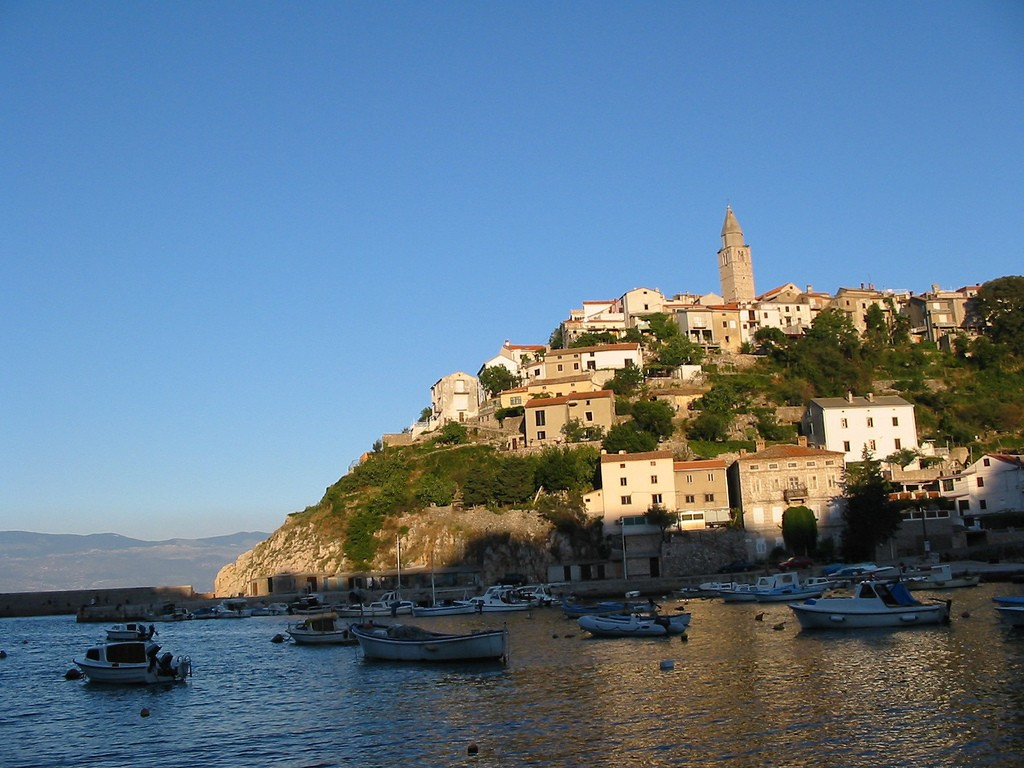 Дома на скале в Врбник, Хорватия. Фото 13 – фотографии Хорватии