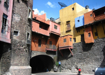 Дома в Гуанахуато, Мексика – фотографии Мексики