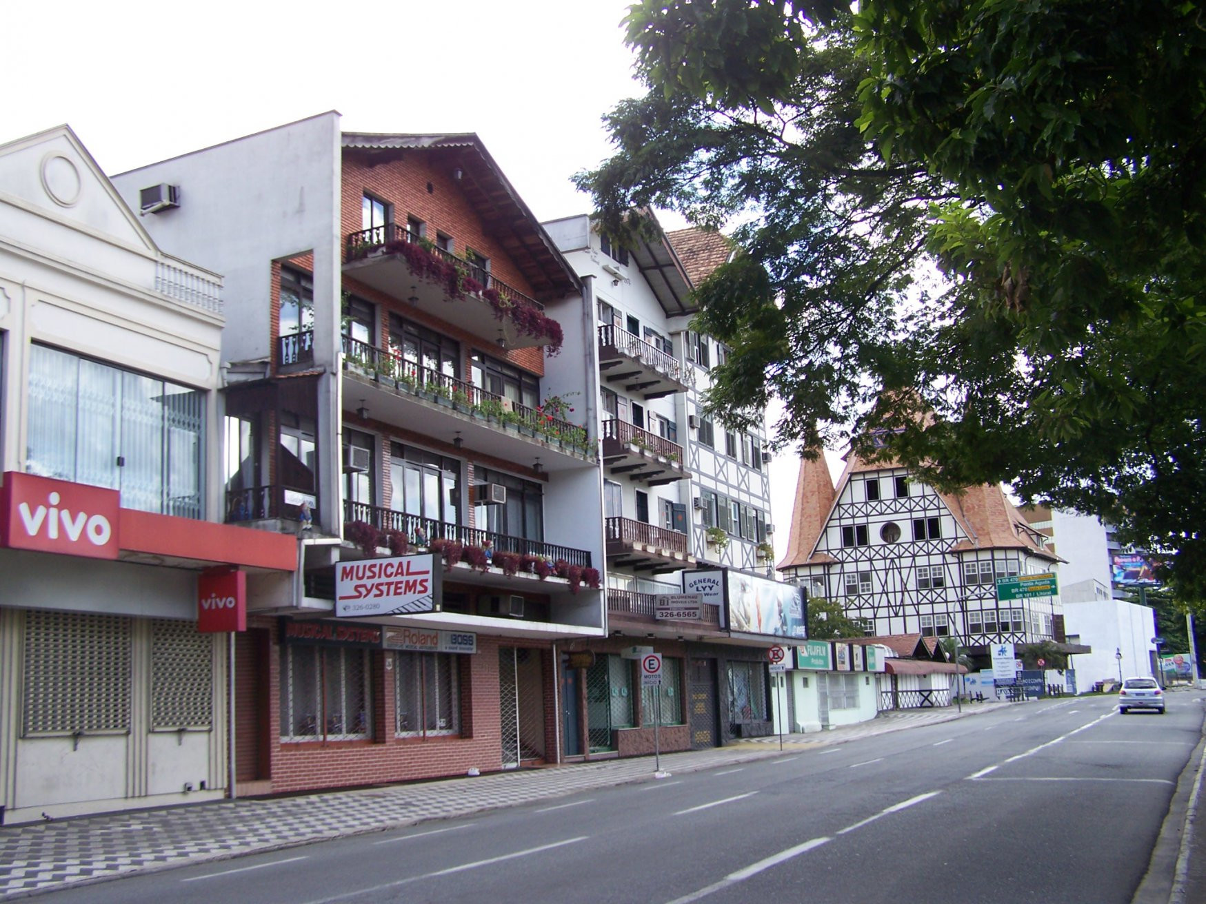 Улица в Блуменау, Бразилия. Фото 6 – фотографии Бразилии