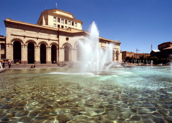 Площадь Республики, Танцующие фонтаны в Ереване. Армения – фотографии Армении