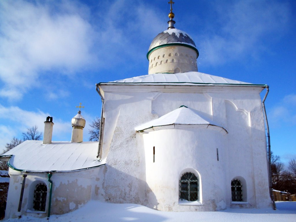 Церковь в Изборске, Россия. Фото 1 – фотографии России