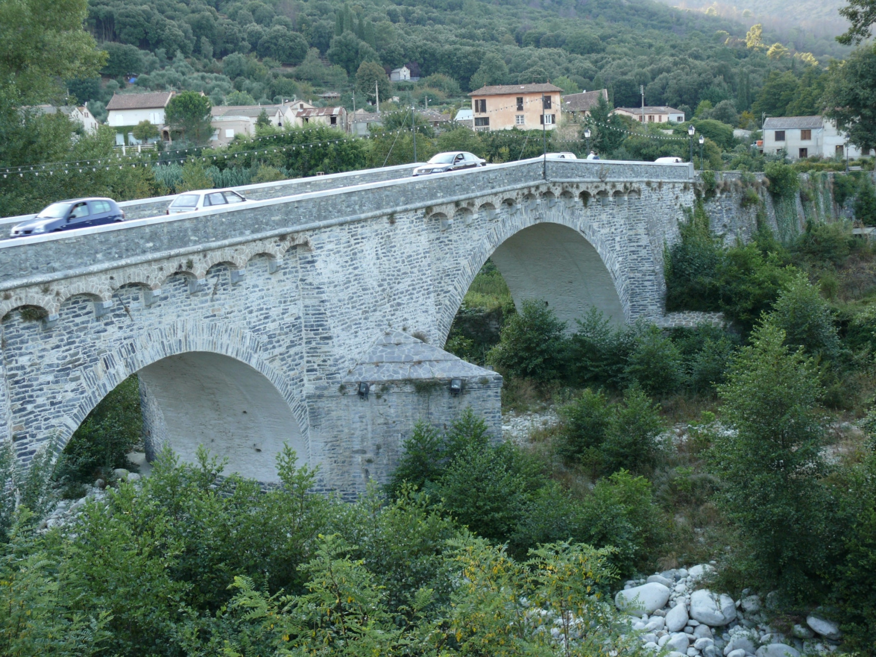Мост в Корте, Франция – фотографии Франции