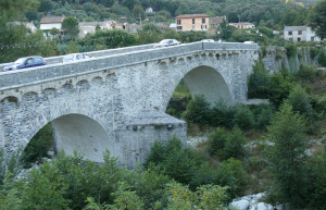 Мост в Корте, Франция – фотографии Франции