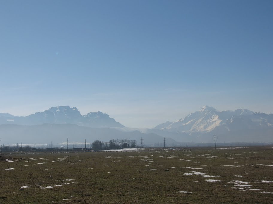 Поле в Назрани, Россия – фотографии России